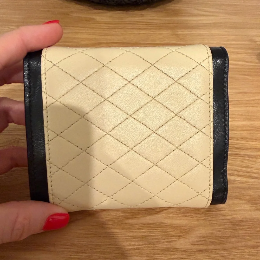 Quilted YSL Wallet - Picture 5 of 6